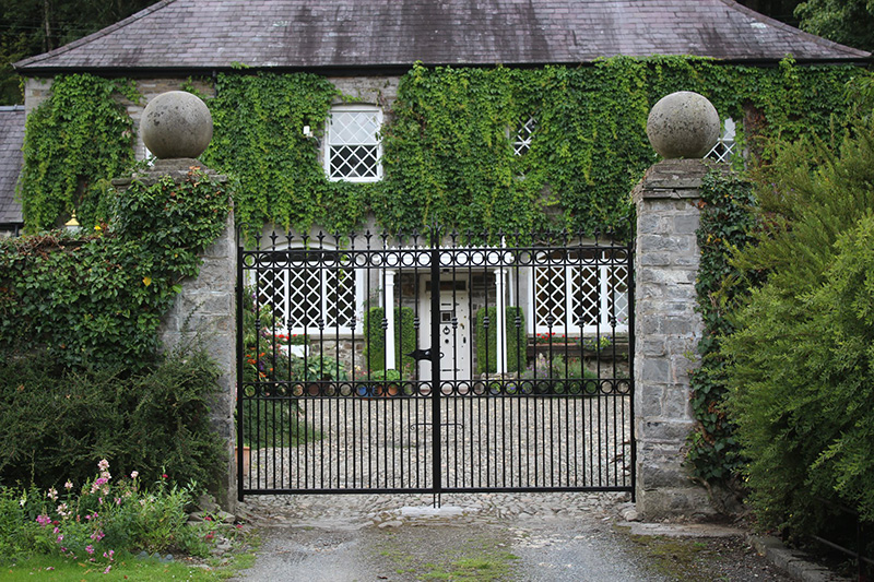 Llawda gates Phoenix Forge